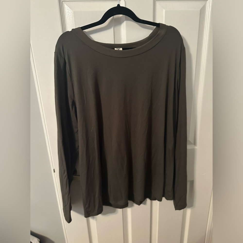 Plus size long sleeve green top